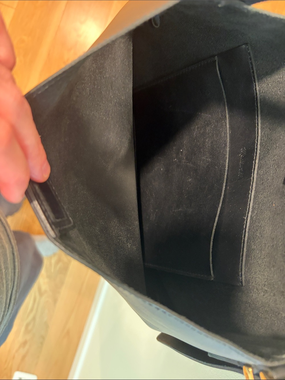 Black Madewell essential bucket tote. - Picture 3 of 3